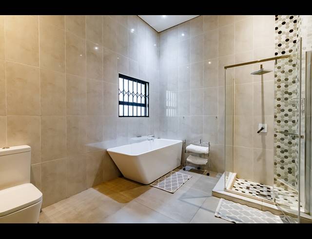 6 bed property to rent in EDENBURG